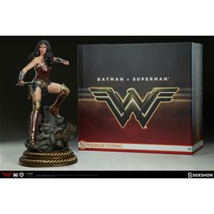 WONDER WOMAN: PREMIUM FORMAT FIGURE by SIDESHOW