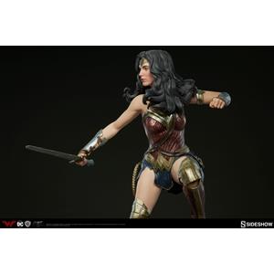 WONDER WOMAN: PREMIUM FORMAT FIGURE by SIDESHOW