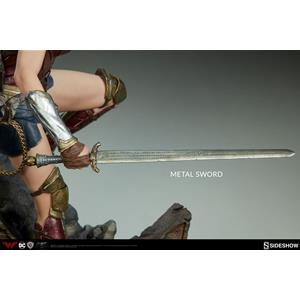 WONDER WOMAN: PREMIUM FORMAT FIGURE by SIDESHOW