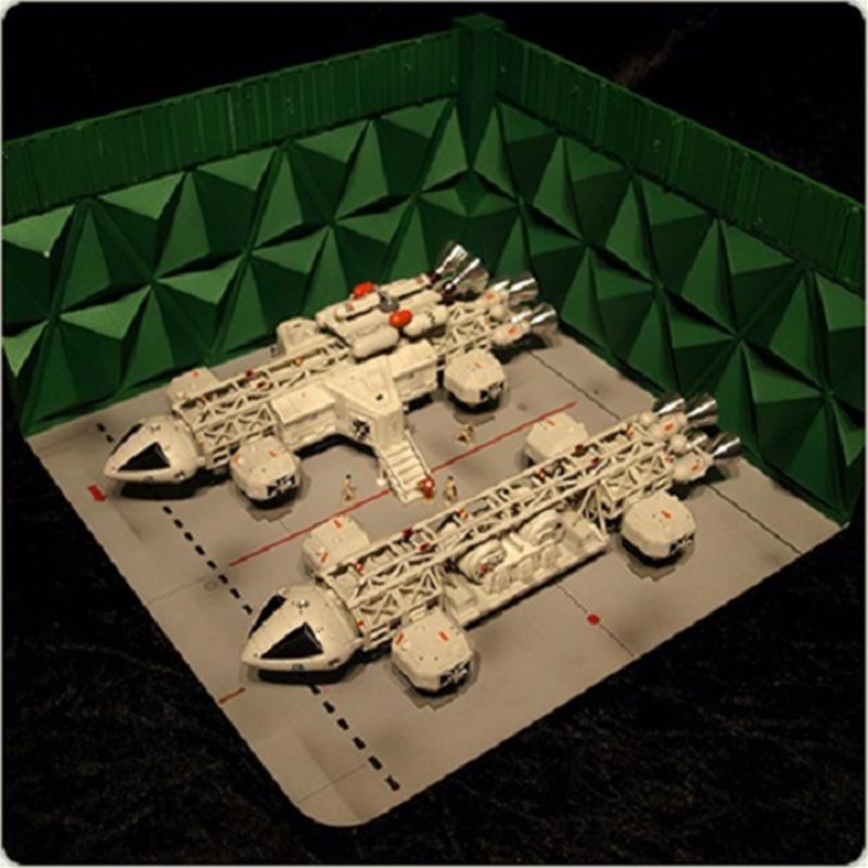 Space: 1999 Deluxe Eagle Hangar SIXTEEN 12