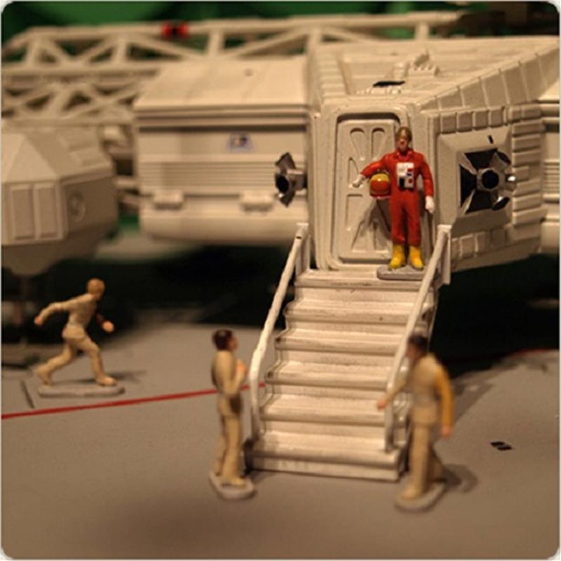 Space: 1999 Deluxe Eagle Hangar SIXTEEN 12