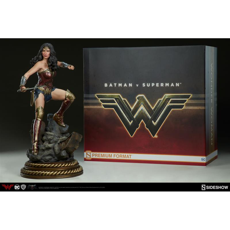 WONDER WOMAN: PREMIUM FORMAT FIGURE by SIDESHOW