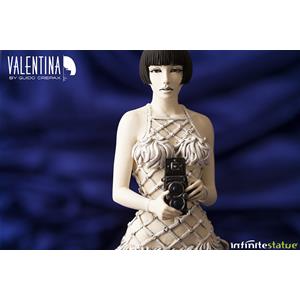 Valentina Statua Resina Infinite Statue
