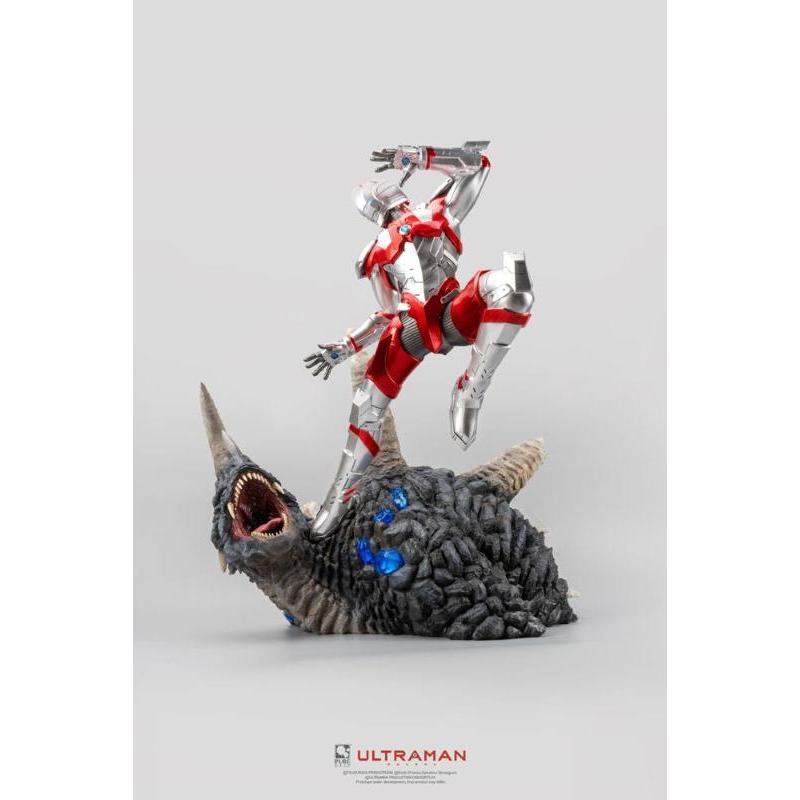 Ultraman vs Black King Pure Arts