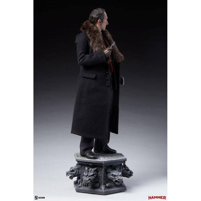 Dracula Premium Format Van Helsing (Peter Cushing) Sideshow