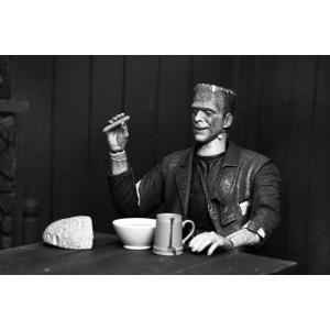 Universal Monsters Frankenstein's Monster (Bride of Frankenstein) B&W NECA