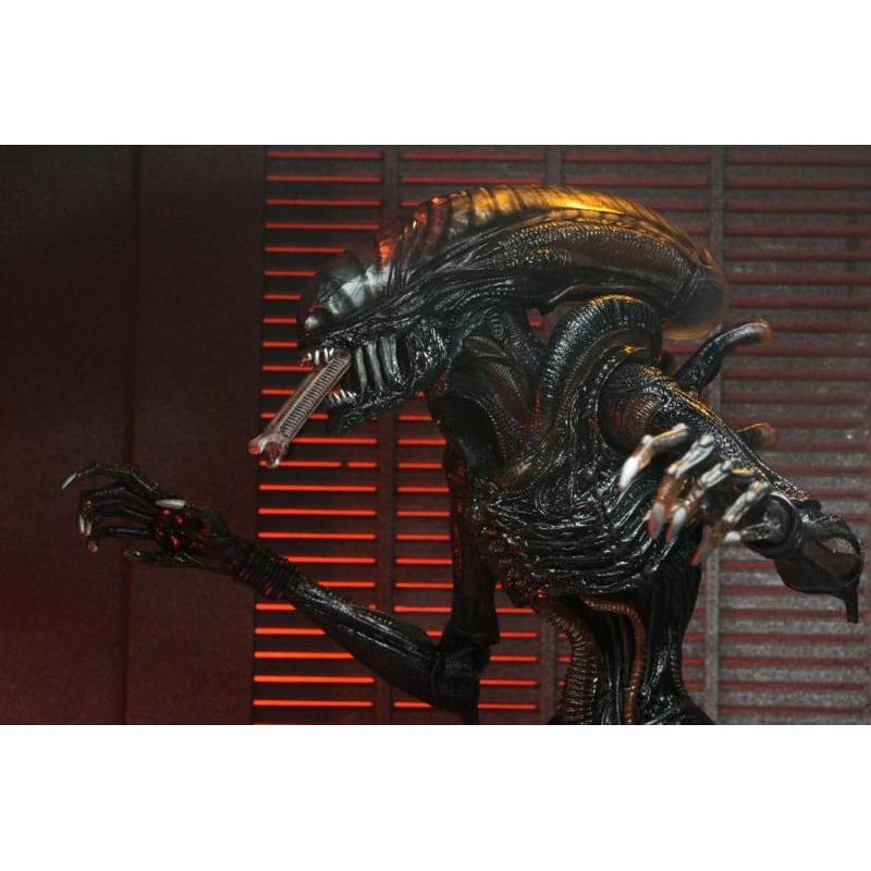 Alien: Romulus Ultimate Scorched Xenomorph Neca