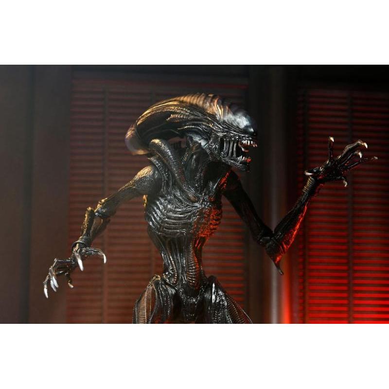 Alien: Romulus Ultimate Scorched Xenomorph Neca