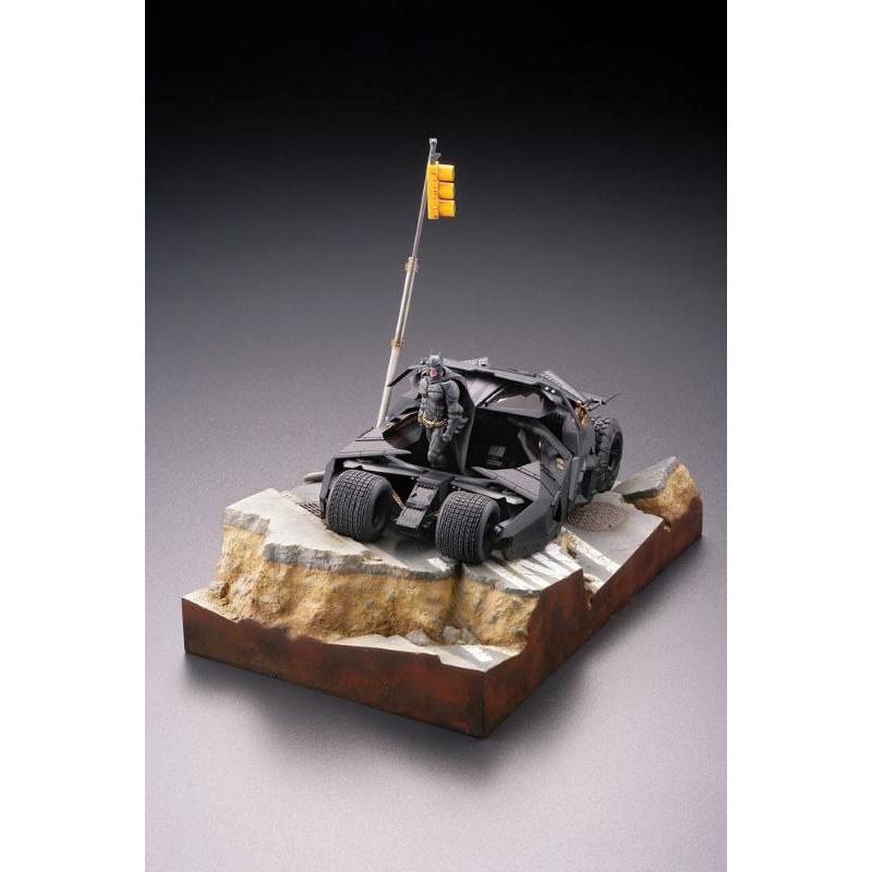 Batman Begins Legacy of Revoltech Diorama Batmobile Tumbler in Gotham City Kaiyodo