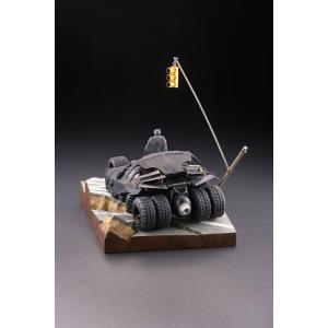 Batman Begins Legacy of Revoltech Diorama Batmobile Tumbler in Gotham City Kaiyodo