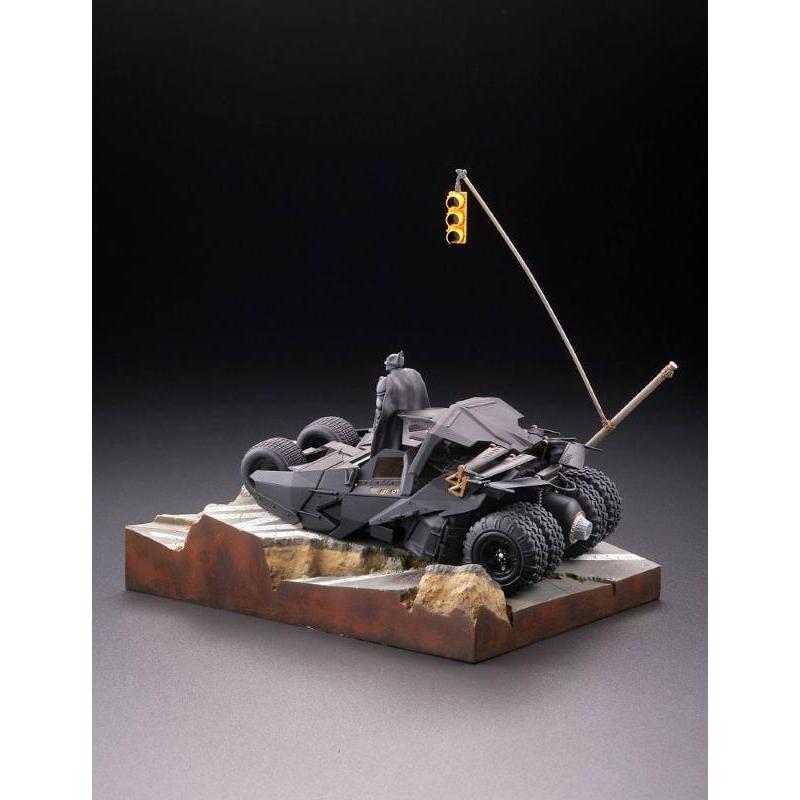 Batman Begins Legacy of Revoltech Diorama Batmobile Tumbler in Gotham City Kaiyodo