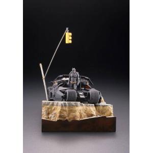 Batman Begins Legacy of Revoltech Diorama Batmobile Tumbler in Gotham City Kaiyodo
