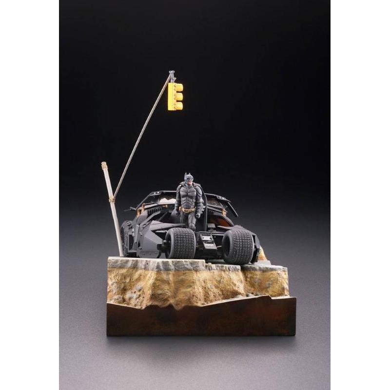 Batman Begins Legacy of Revoltech Diorama Batmobile Tumbler in Gotham City Kaiyodo