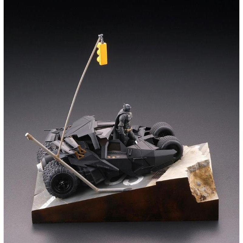 Batman Begins Legacy of Revoltech Diorama Batmobile Tumbler in Gotham City Kaiyodo