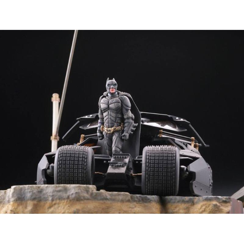 Batman Begins Legacy of Revoltech Diorama Batmobile Tumbler in Gotham City Kaiyodo