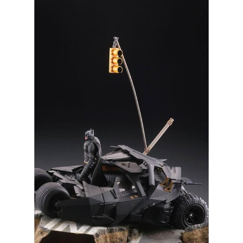 Batman Begins Legacy of Revoltech Diorama Batmobile Tumbler in Gotham City Kaiyodo