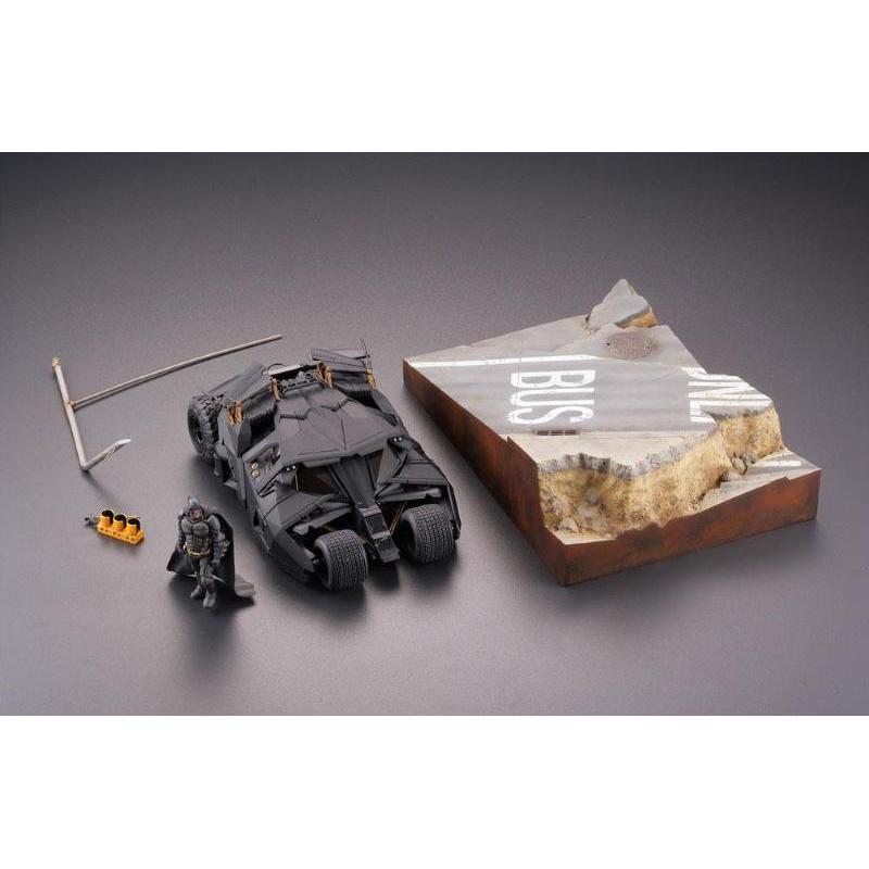 Batman Begins Legacy of Revoltech Diorama Batmobile Tumbler in Gotham City Kaiyodo
