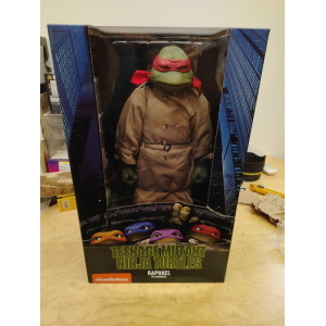 Teenage Mutant Ninja Turtles 1/4 Raphael Disguise Neca Damaged Box