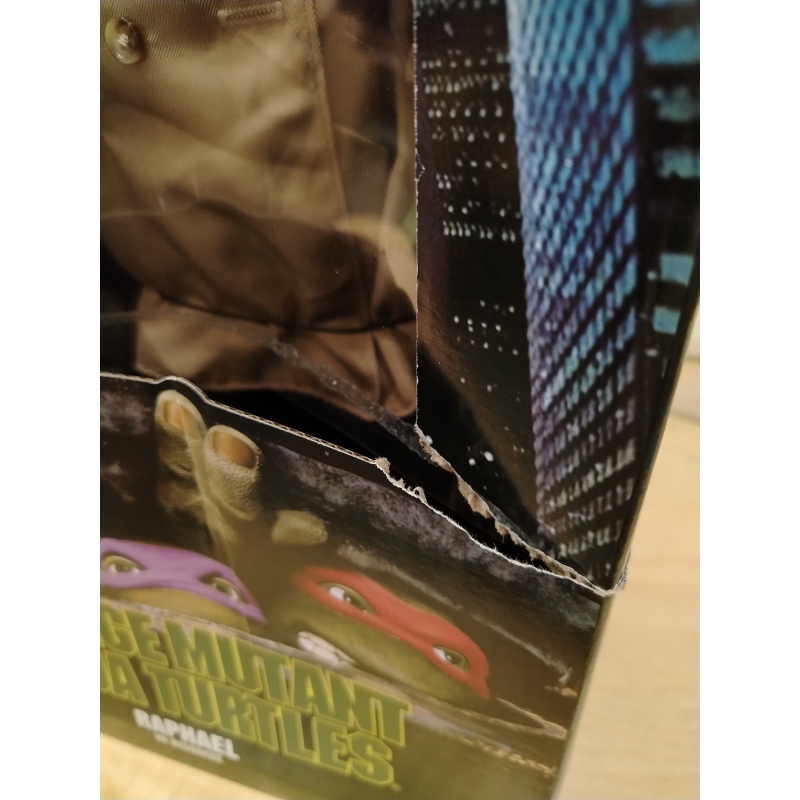 Teenage Mutant Ninja Turtles 1/4 Raphael Disguise Neca Damaged Box