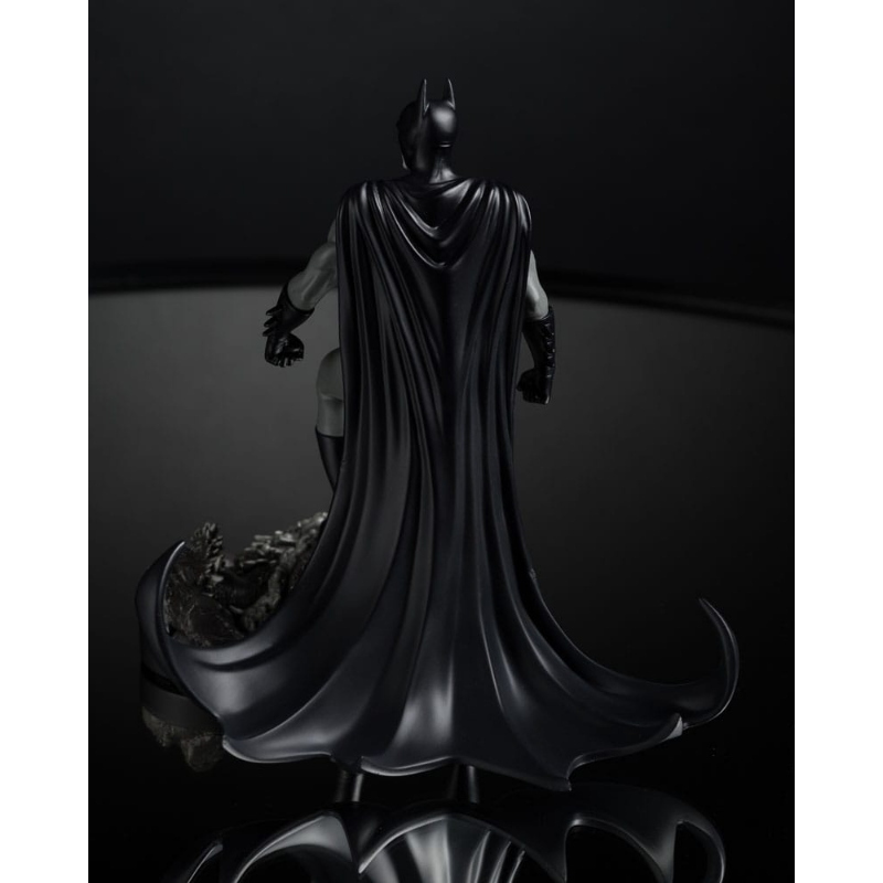 DC Comics - Batman Black & White 1/10 Statua by Bjorn Barends 19 cm McFarlane