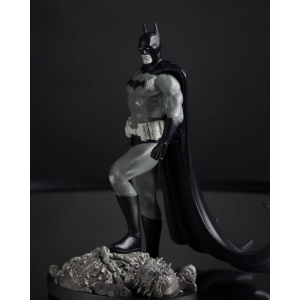 DC Comics - Batman Black & White 1/10 Statua by Bjorn Barends 19 cm McFarlane