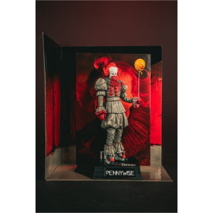 IT - Welcome to Derry Bloody Pennywise Movie Maniacs McFarlane Toys