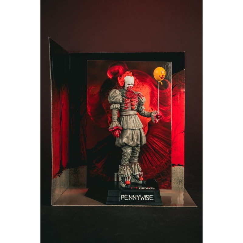 IT - Welcome to Derry Bloody Pennywise Movie Maniacs McFarlane Toys