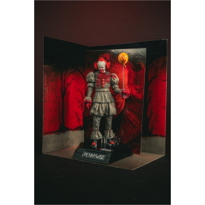 IT - Welcome to Derry Bloody Pennywise Movie Maniacs McFarlane Toys