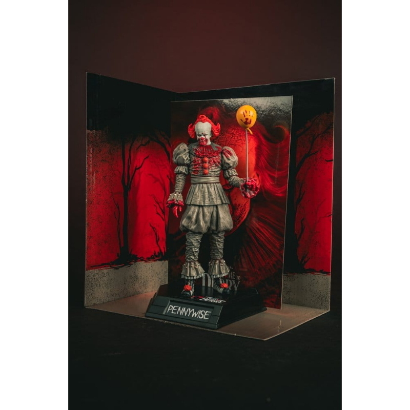 IT - Welcome to Derry Bloody Pennywise Movie Maniacs McFarlane Toys