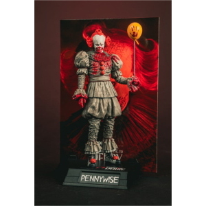 IT - Welcome to Derry Bloody Pennywise Movie Maniacs McFarlane Toys