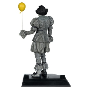 IT - Welcome to Derry Black & White Pennywise Movie Maniacs McFarlane Toys