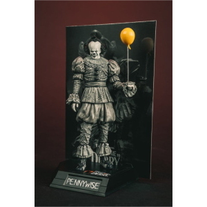 IT - Welcome to Derry Black & White Pennywise Movie Maniacs McFarlane Toys