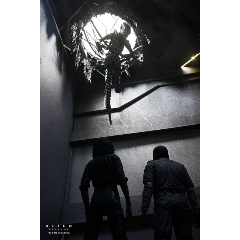 Alien - Romulus Deluxe Action Figure Xenomorph XX121 Suspended Lab NECA