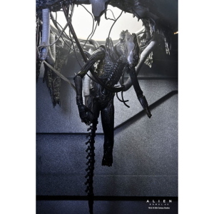 Alien - Romulus Deluxe Action Figure Xenomorph XX121 Suspended Lab NECA