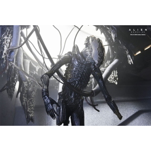 Alien - Romulus Deluxe Action Figure Xenomorph XX121 Suspended Lab NECA