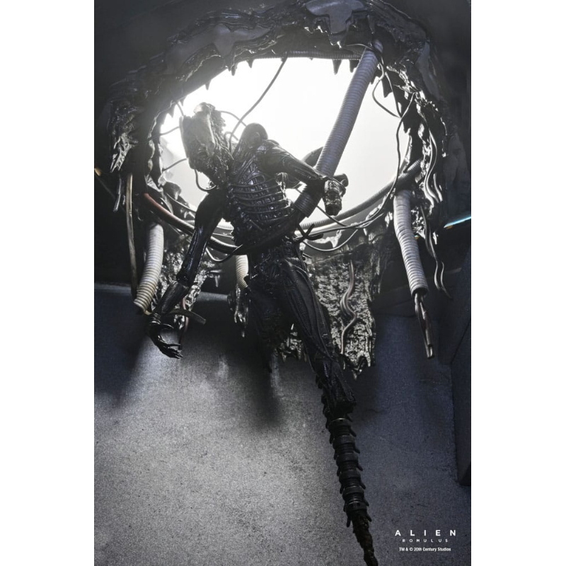 Alien - Romulus Deluxe Action Figure Xenomorph XX121 Suspended Lab NECA