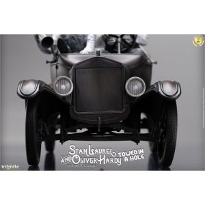 Laurel & Hardy - Towed in a Hole Ford Model T Limited Edition 1/12 Infinite Statue
